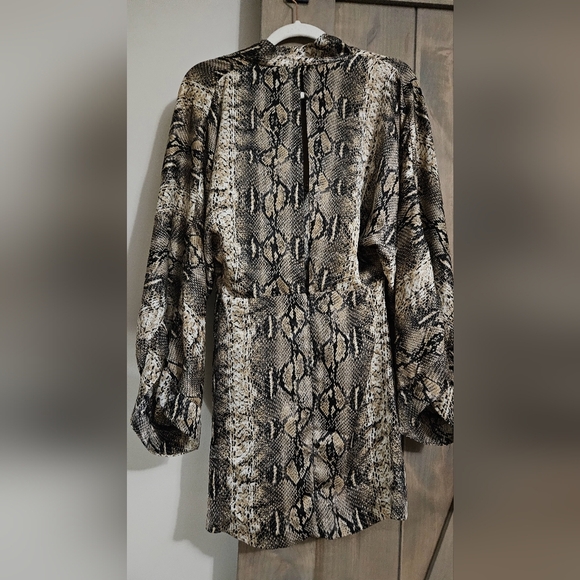 STORIA Snake print wrap front mini dress. Size small - Picture 10 of 11